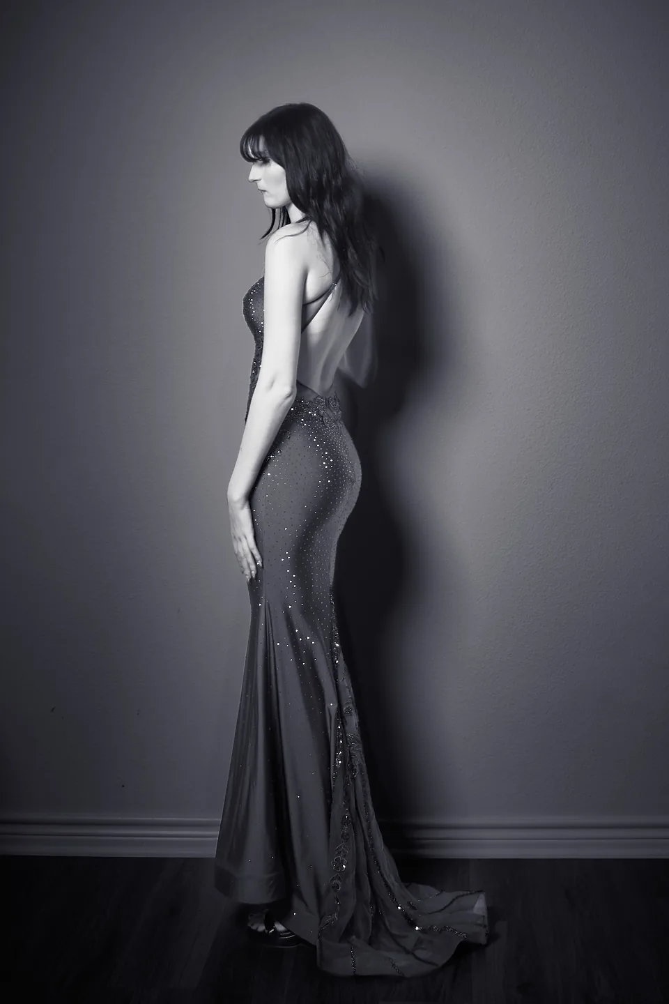 Black and white portrait in a long dress, dramatic light